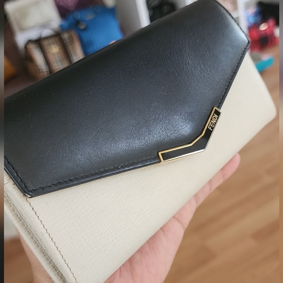 Fendi wallet - Picture 1 of 6